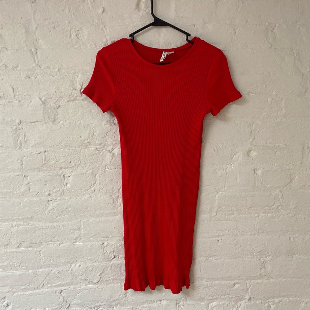 Red ribbed dress